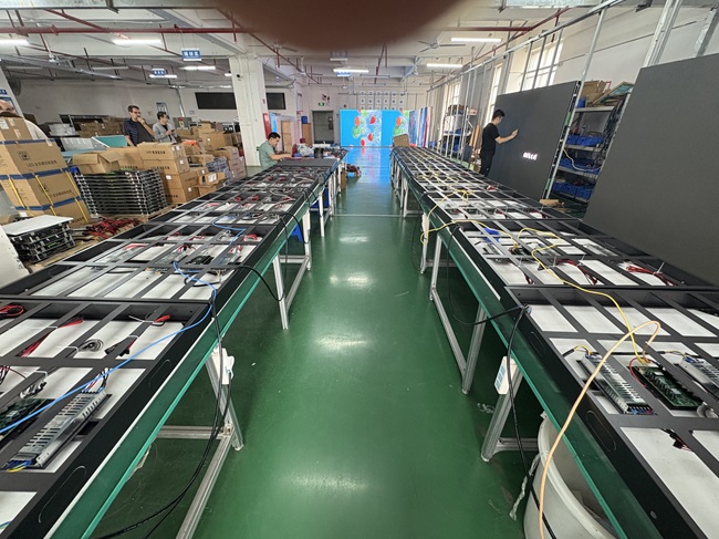 室内P4 LED显示屏:磁吸简易箱体车间组装 室内P4 LED显示屏:磁吸简易箱体车间组装